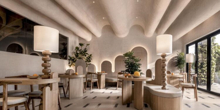 Embracing the Curves: 28 Projects that Highlight One of 2022’s ...